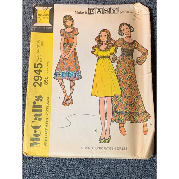 McCalls 2945 Vintage 1971 Sewing Pattern Junior/Teen Dress Sizes 9/10 uncut - Picture 1 of 2